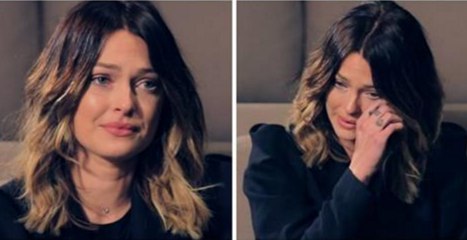 Caroline Receveur ne peut retenir ses larmes après être rentrée en contact avec son père décédé lors d'une interview avec un médium