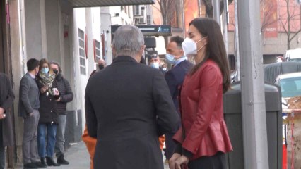 La reina Letizia consigue un look de 10 rescatando una de sus chaquetas más icónicas