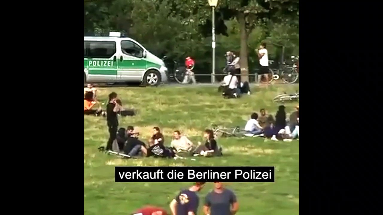 Die Berliner Polizei verkauft jetzt selbst Drogen im Görlitzer Park. JAWOHL