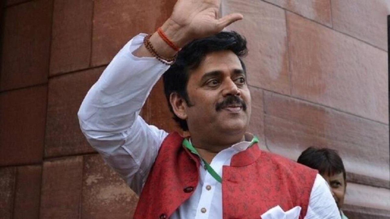 Ravi Kishan hails CM Yogi on filing nomination from GKP