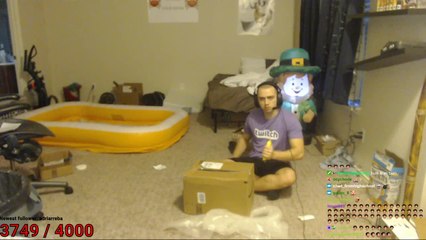 Twitch : un streamer organise un combat de lutte dans une piscine remplie de beurre de cacahuètes