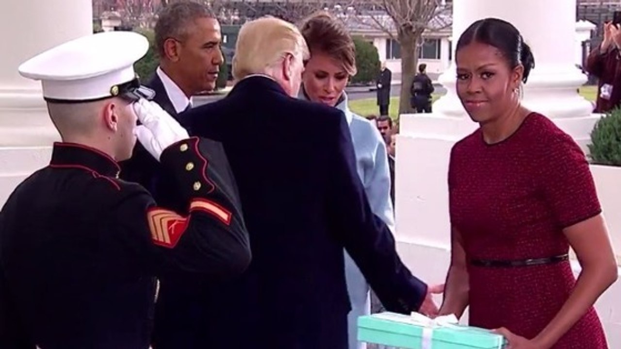 Michelle Obama explique pourquoi elle faisait une grimace en recevant le cadeau de Melania Trump
