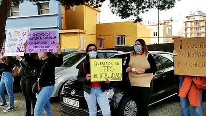 Manifestación de los alumnos de Educación ante el Rectorado