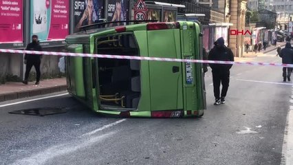 ŞİŞLİ'DE OTOMOBİLLE ÇARPIŞAN YOLCU MİNİBÜS DEVRİLDİ