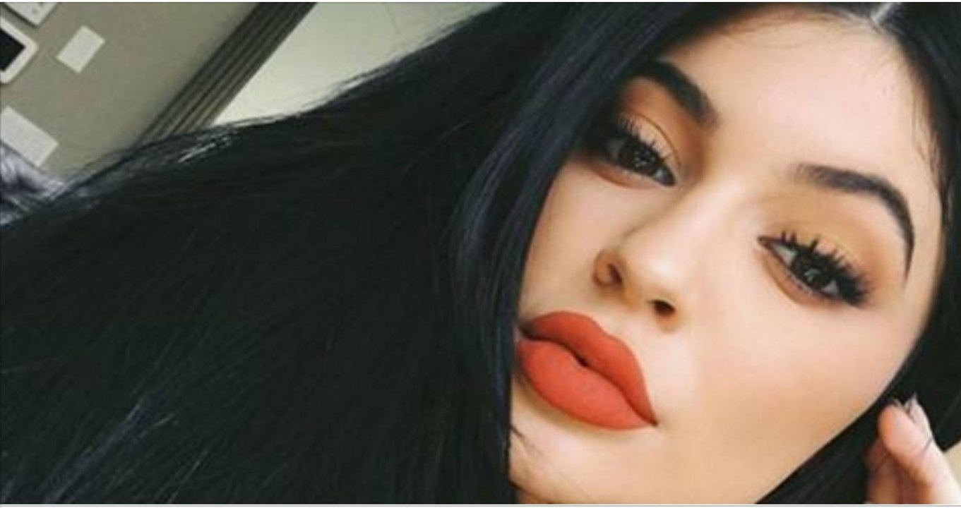 Kylie Jenner dévoile enfin ses cheveux sans perruque sur Snapchat