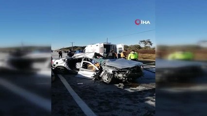 Son dakika... Tırla otomobilin çarpıştığı kazada 2 kişi hayatını kaybetti