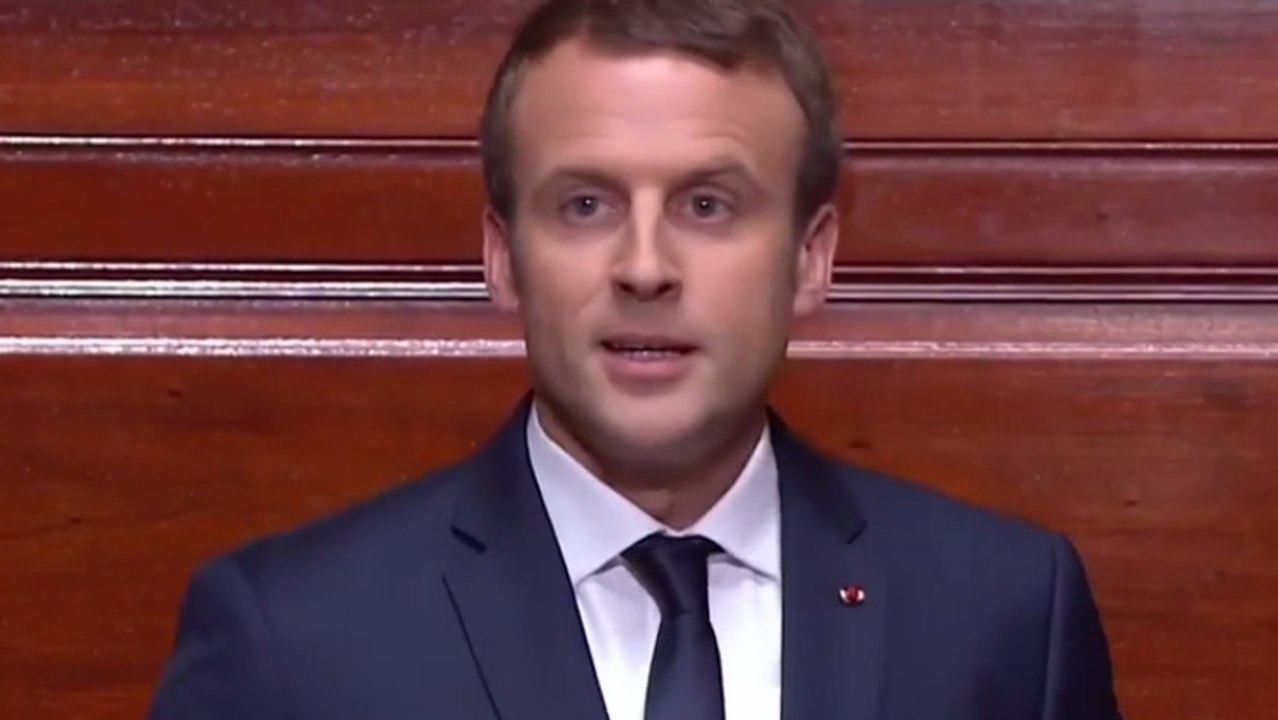 Emmanuel Macron tente une blague au Congrès de Versailles... et fait un gros bide !