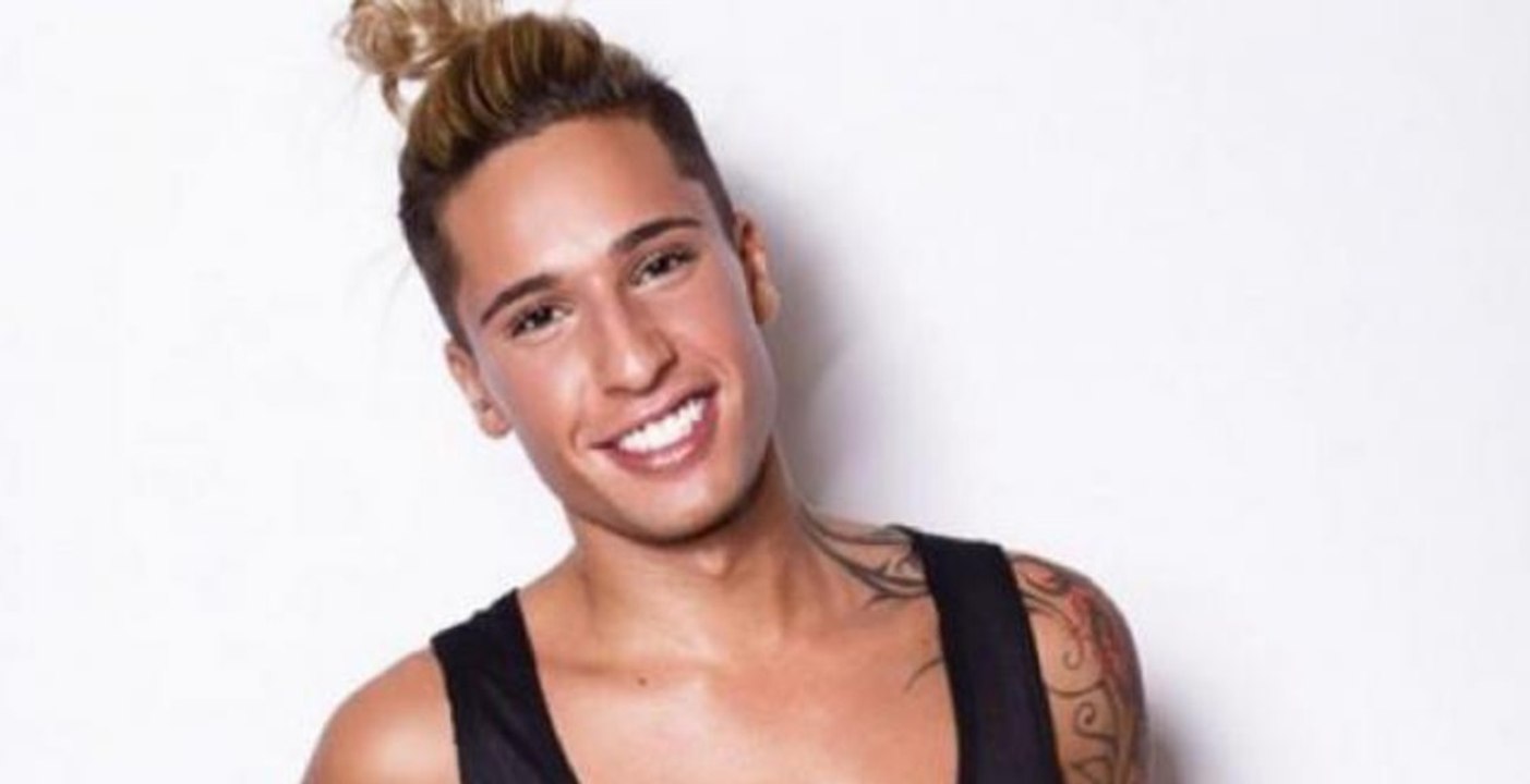 La Villa des Coeurs Brisés 2 : Eddy change radicalement de coupe de cheveux en passant au blond platine !