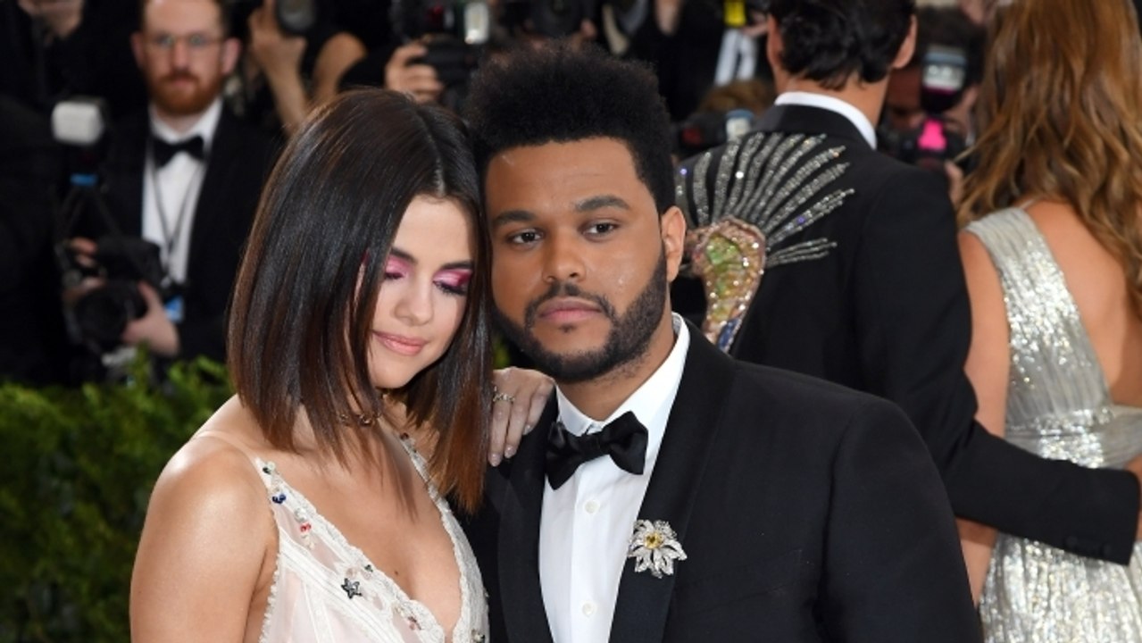 The Weeknd quitte vite Paris et le festival Lollapalooza pour célébrer l'anniversaire de Selena Gomez... Une bien belle preuve d'amour !