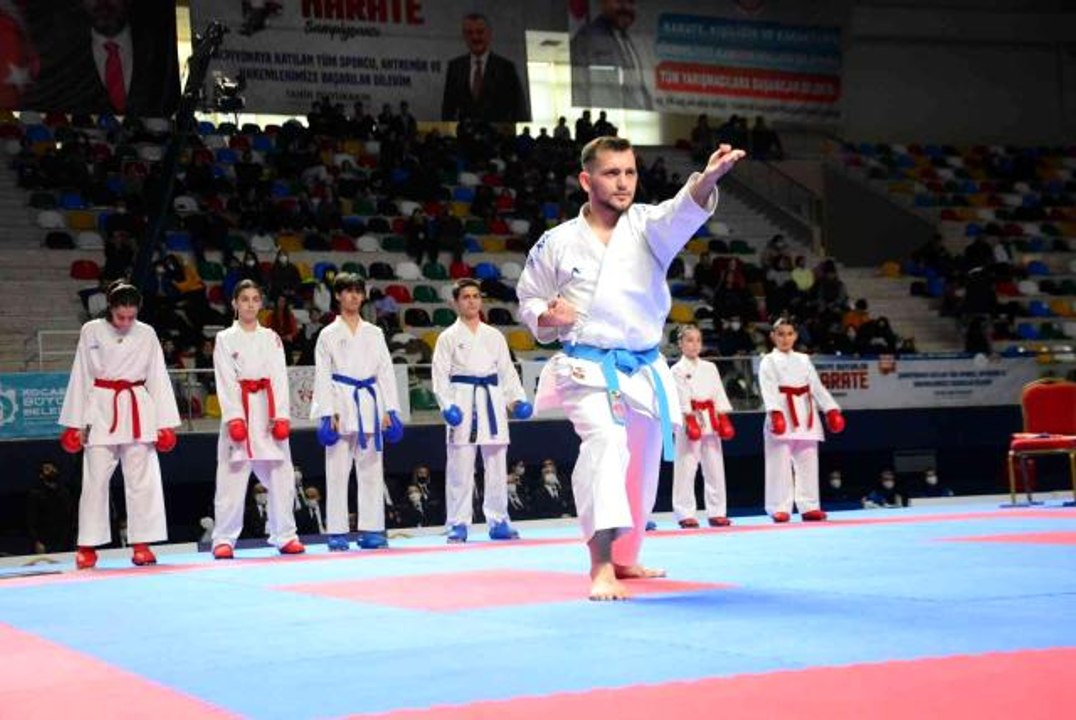 Türkiye Büyükler Karate Şampiyonası'nın açılış seremonisi yapıldı