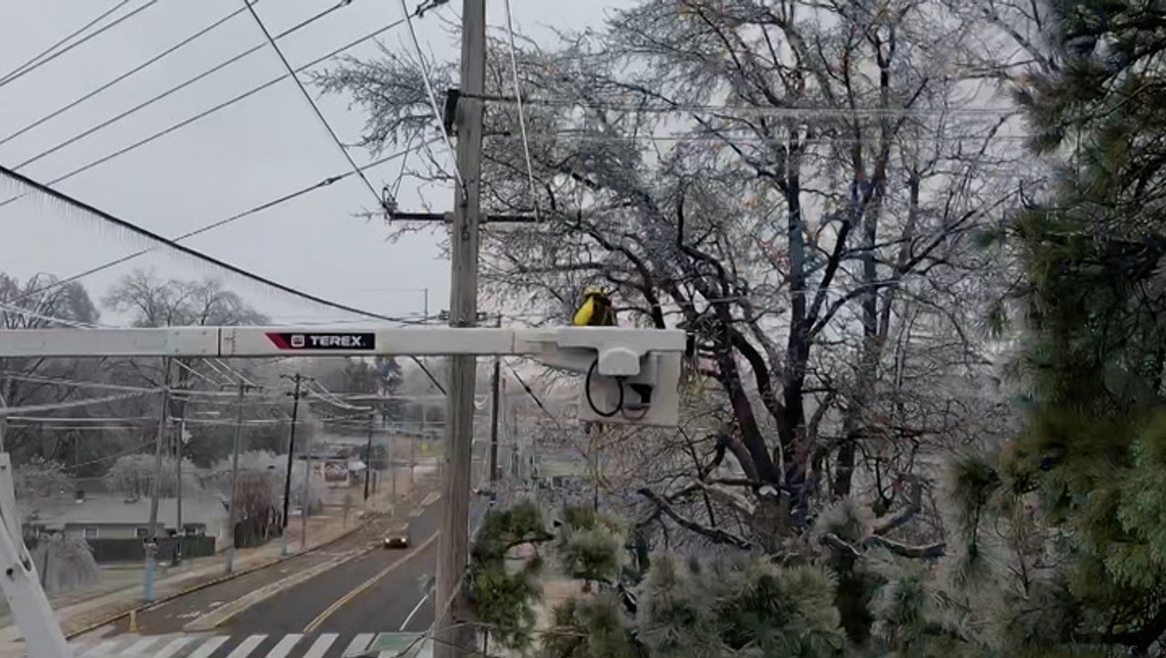 Outages continue in Memphis