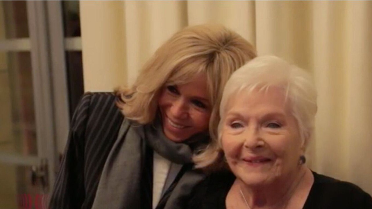 GALA VIDEO - “Est-ce bien raisonnable ?” : cette séquence de Brigitte Macron et Line Renaud qui a choqué les internautes