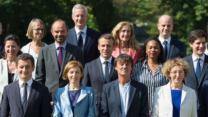 Gouvernement Philippe / Macron :  remarquez-vous quelque chose de bizarre sur la nouvelle photo officielle ?