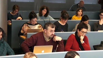 Ada Colau no sabe responder ante las agresiones a guardias urbanos