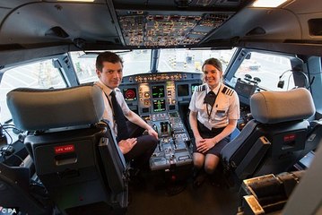 Hugo et Hannah Webb, le couple de pilotes qui travaillait dans le même cockpit