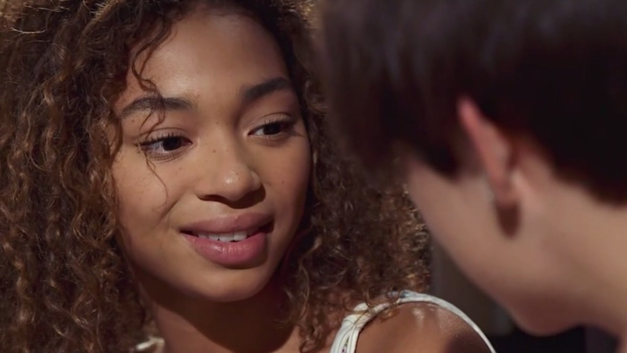 Plus Belle La Vie : le baiser de Zoé et Thérèse fait vivement réagir les téléspectateurs