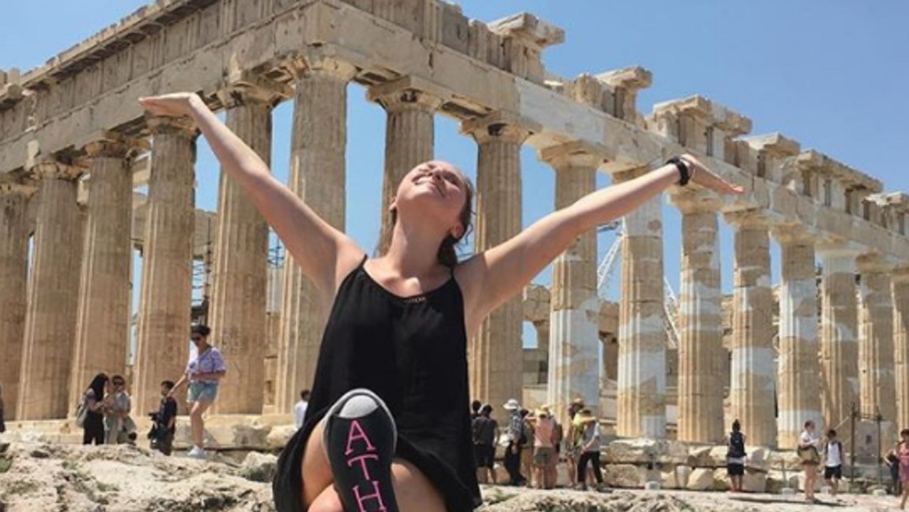 A 23 ans, elle voyage à travers toute l'Europe avec un lourd handicap physique