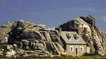 Castel Meur : l'étrange maison bretonne coincée entre deux rochers