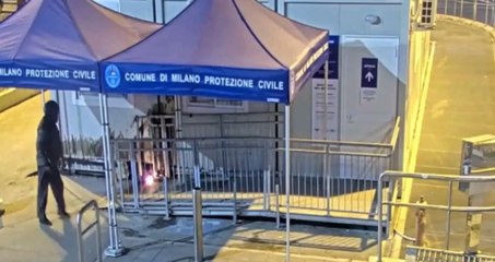 Milano - Tenta di dare fuoco ad hub vaccinale: preso un "no vax" (04.02.22)