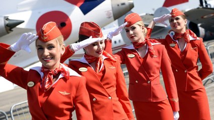 Voici pourquoi les hôtesses de l'air préfèrent servir en classe économique plutôt qu'en business