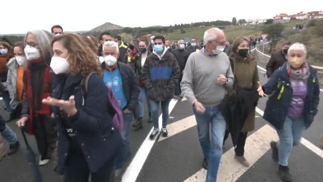 Cientos de vecinos de Nerva protestan contra el traslado de los residuos peligrosos a su vertedero
