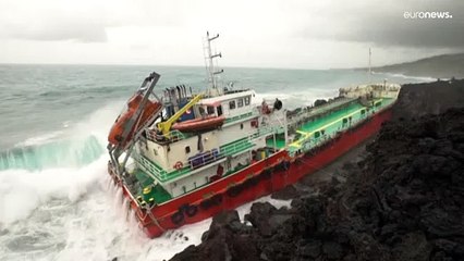 Zátonyra futott egy üres olajtanker Réunion szigeténél