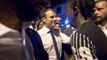 Guyane: Emmanuel Macron fait des selfies avec des jeunes et sent une odeur de cannabis