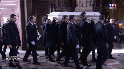 Le cercueil de Johnny Hallyday porté par ses proches