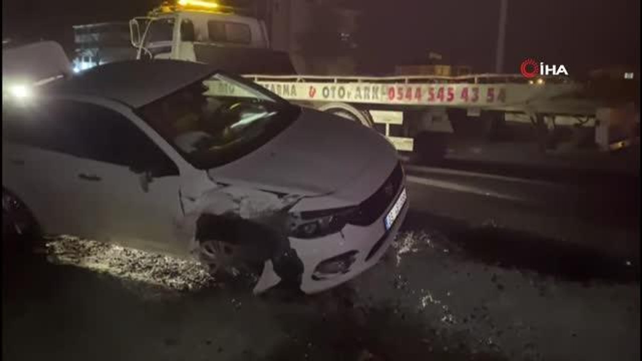Çarpıştıktan sonra savrulan araçlar böyle kıvılcım çıkardı