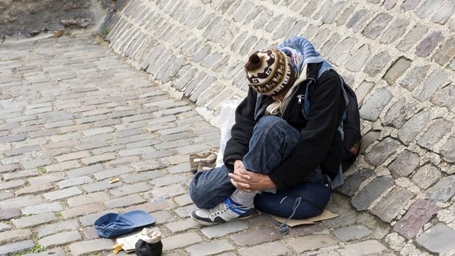 Ruiné et presque à la rue, il devient millionnaire... grâce à une vieille couverture