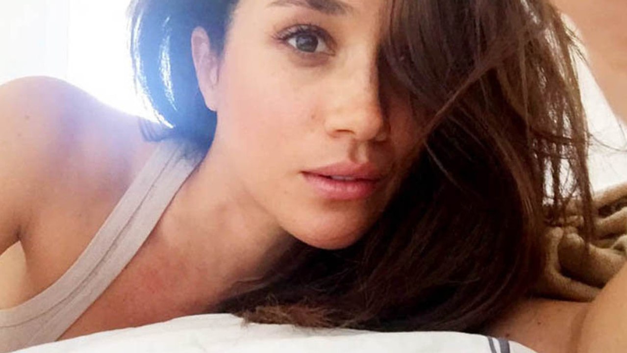 Meghan Markle devant le Buckingham Palace à 15 ans en Une du Daily Mail