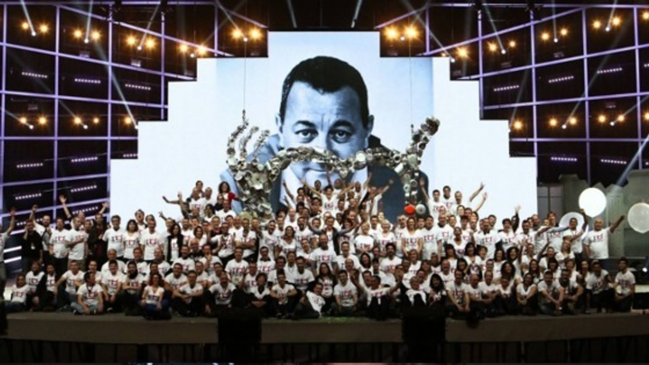 Les Enfoi­rés : les artistes fondent en larmes pendant les répé­ti­tions