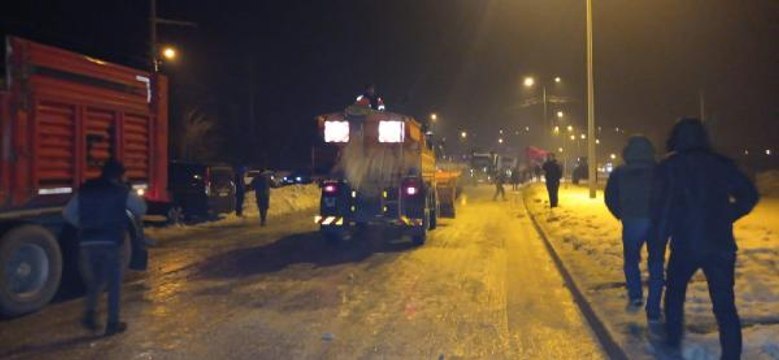 Gizli buzlanma zincirleme kazaya neden oldu, 25 araç çarpıştı