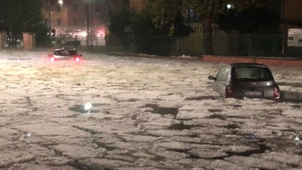 Une impressionnante tempête de grêle transforme Rome en mini-banquise