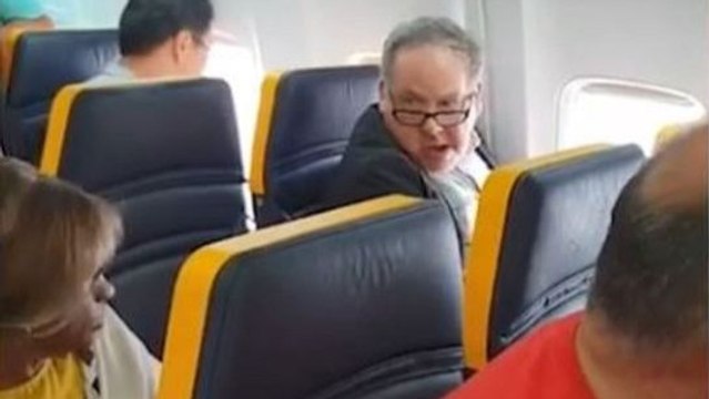 La vidéo d'une altercation raciste dans un avion Ryanair fait le tour du monde et scandalise les internautes