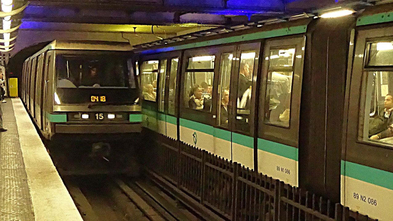 Les quais du métro et du RER à Paris sont 15 fo...