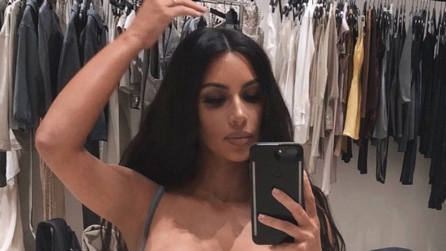 Kim Kardashian accroupie en lingerie : elle incendie internet avec un nouveau cliché torride