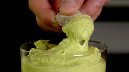 La recette des crackers et de la tartinade petits pois et fèves pour un apéro sain tout en se faisait plaisir