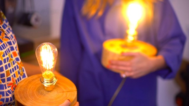 Let’s do it chez La Boudeuse, l’atelier où l’on réalise des lampes en bois !