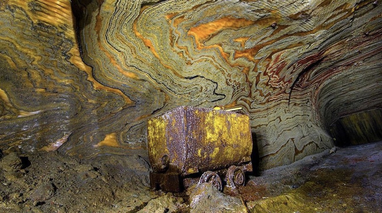 Russie : découvrez une mine de sel psychédélique dont la beauté fait totalement halluciner !