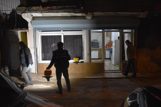 Son dakika haberi... Kıraathanede çıkan silahlı kavgada 3 kişi yaralandı