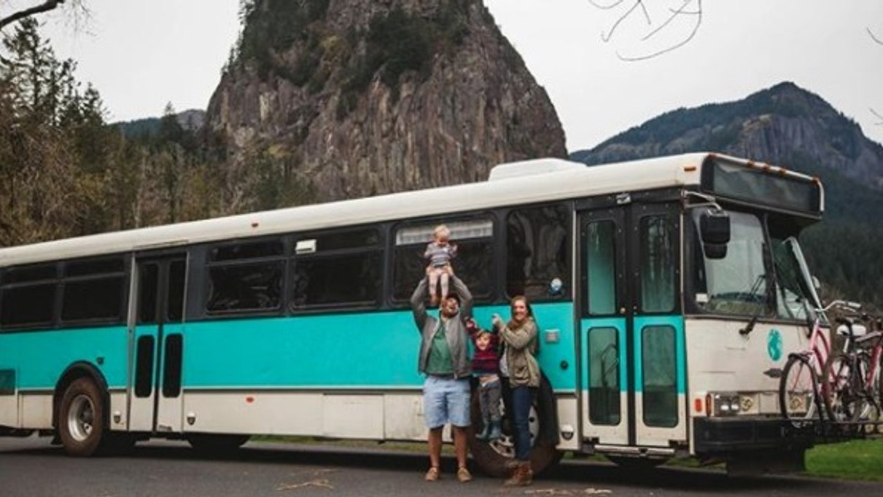 Après leur tour du monde, ils ont transformé leur van en sublime maison