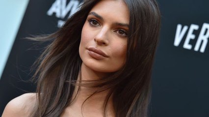 Emily Ratajkowski : en string dans son salon, elle met le feu à Instagram