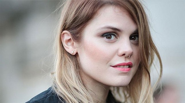 Coeur de Pirate : elle pose en bikini pour la toute première fois et fait sensation