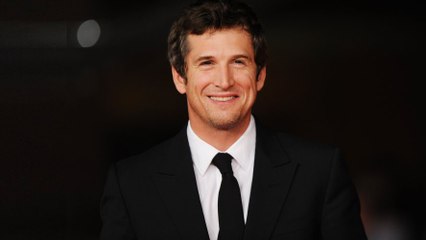 Guillaume Canet se rase la moustache et change complètement de tête