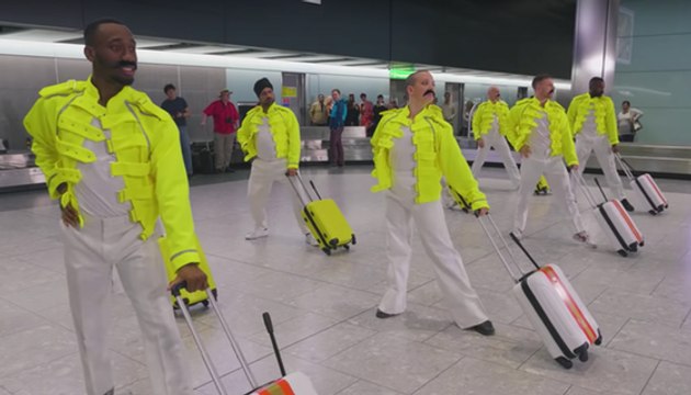 Les bagagistes de l'aéroport rendent hommage à Freddie Mercury