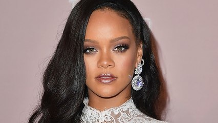 La star Rihanna débarque avec son premier tuto make-up sur Youtube