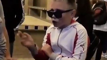 KaNoé, un jeune rappeur de 13 ans qui fume et tient des propos sexistes fait polémique