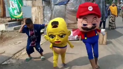 Badut Lucu Mampang Joget Dj Dangdut Syantik Sama Janda