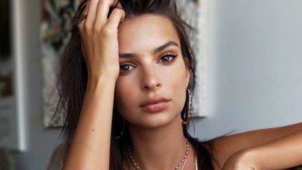 Emily Ratajkowski : en string et baskets, elle rend ses fans complètement zinzins